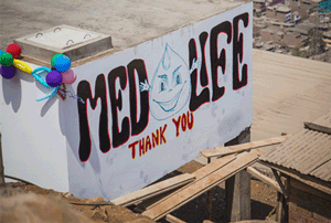 MEDLIFE-escalera-voluntariado-corporativo MEDLIFE-escalera-voluntariado-corporativo